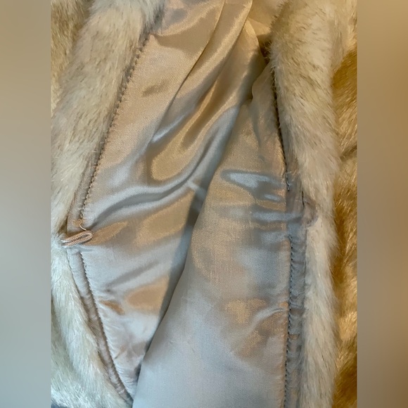 XL Eliza J Faux Fur wrap - Picture 5 of 5